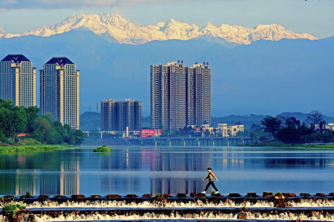 日照金山